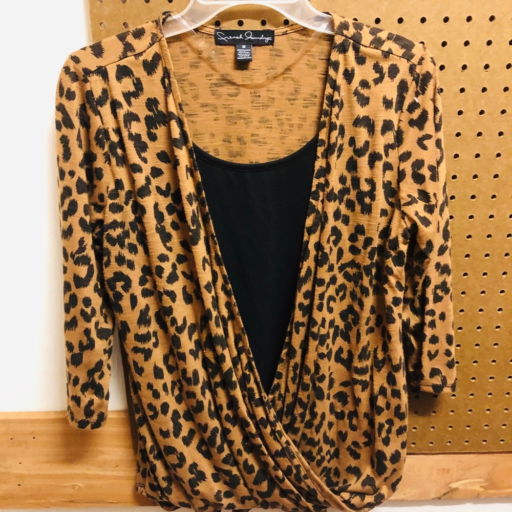 Nice leopard top. - Picture 2 of 5
